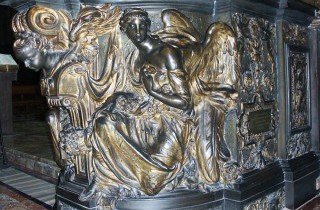 Base bronzea altare maggiore Duomo di Milano